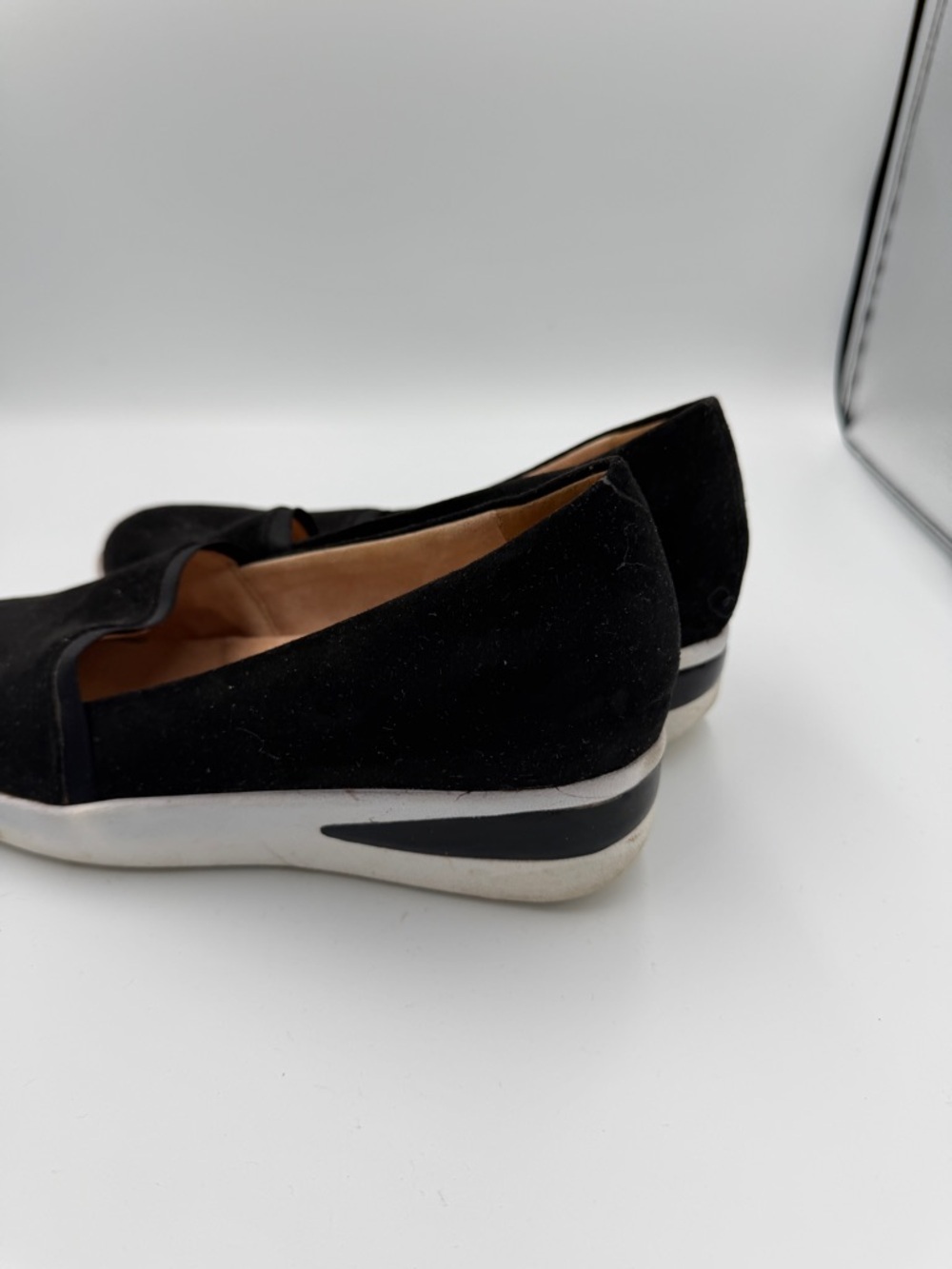 Kenneth Cole Reaction Women’s Size 9 Black Suede Slip-On Flats Shoes Sneakers - Picture 4 of 8
